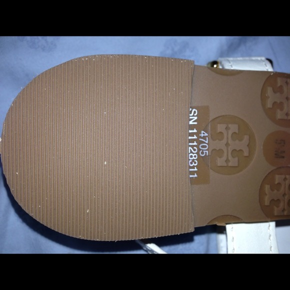 π’SOLDπ’ Tory Burch White Thong Sandals 5.5 NEW - Picture 4 of 4