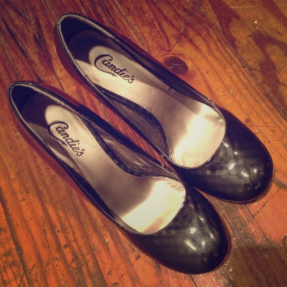 Candie's black patterned heels