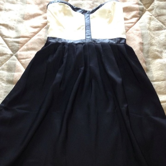 Lulu'a strapless dress