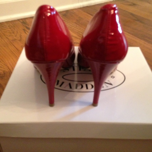 Steve Madden Unityy red pumps - Picture 2 of 4