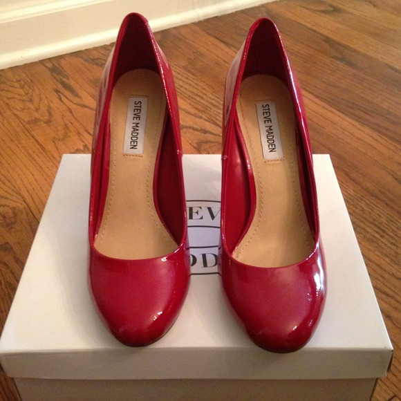 Steve Madden Unityy red pumps - Picture 3 of 4