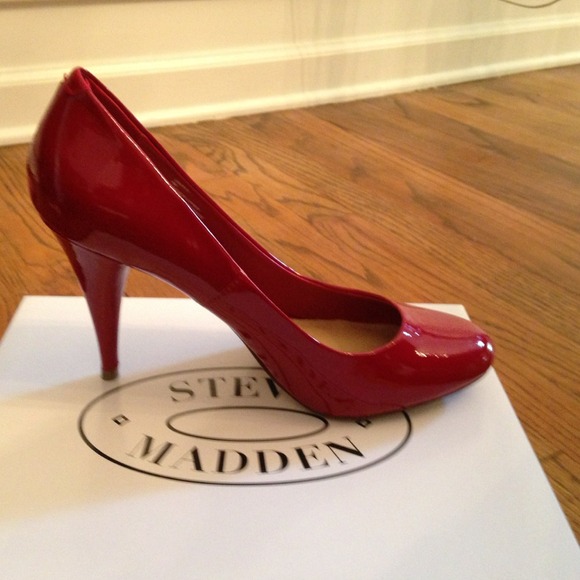 Steve Madden Unityy red pumps - Picture 4 of 4