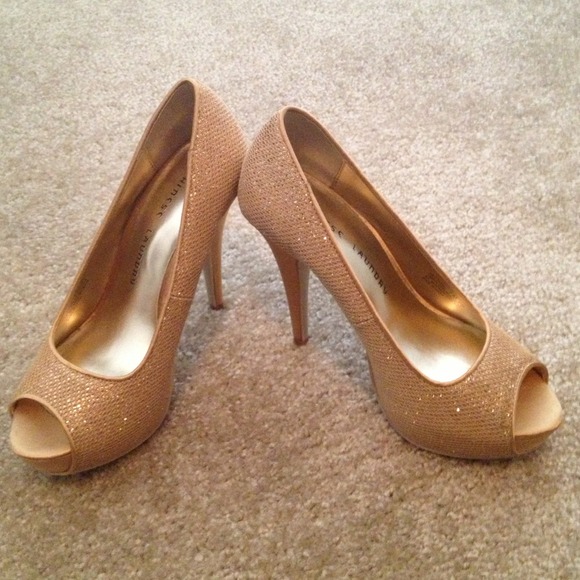 Chinese Laundry Shoes - 🌹FLASH SALE🌹Beautiful gold Chinese Laundry heels