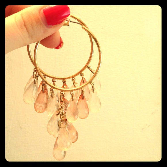 BUNDLE 3 earrings&tank!