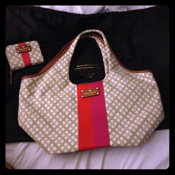 🚫SOLD🚫Kate Spade Large Tote/Purse in Stucco