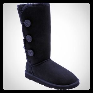Black ugg bailey triple button