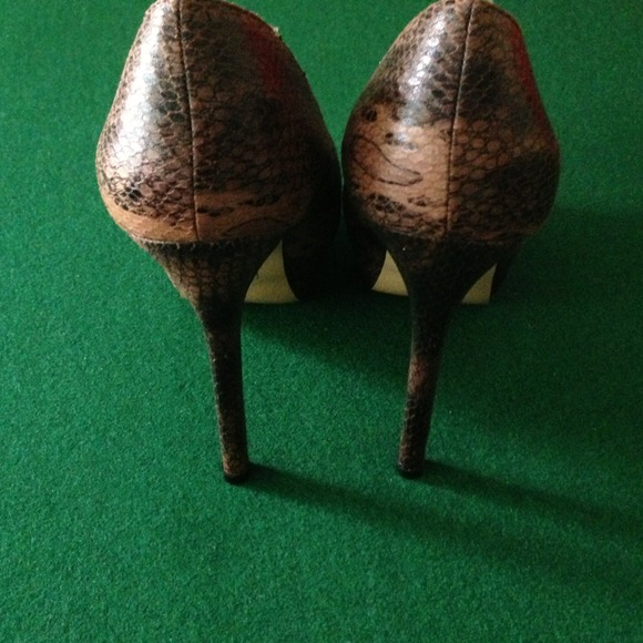 NWT snake print heels - Picture 2 of 4