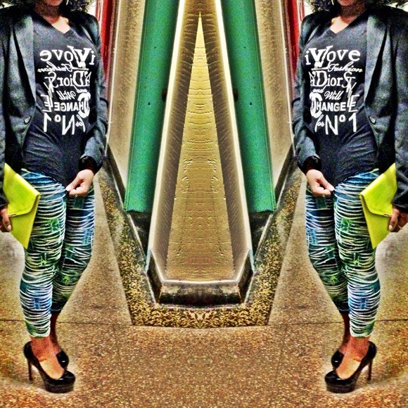 Designer Lover Tee - Picture 2 of 3