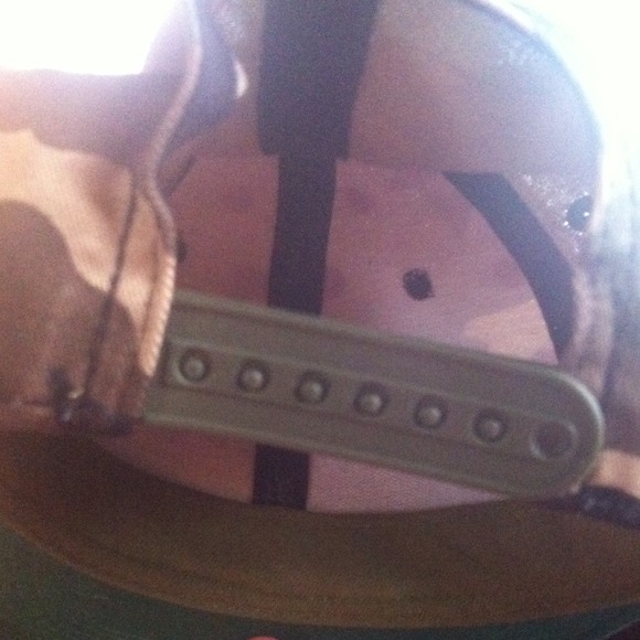 Snapback - Picture 3 of 3