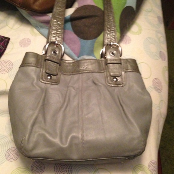 ⚡⚡JUST REDUCED⚡⚡Awesome gray coach purse!