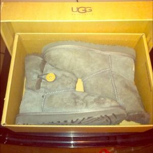 Bailey Button Grey Uggs