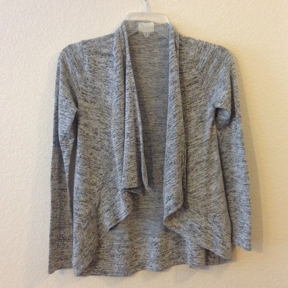Cute cardigan sweater !!😃👏✨ 🚫HOLD🚫