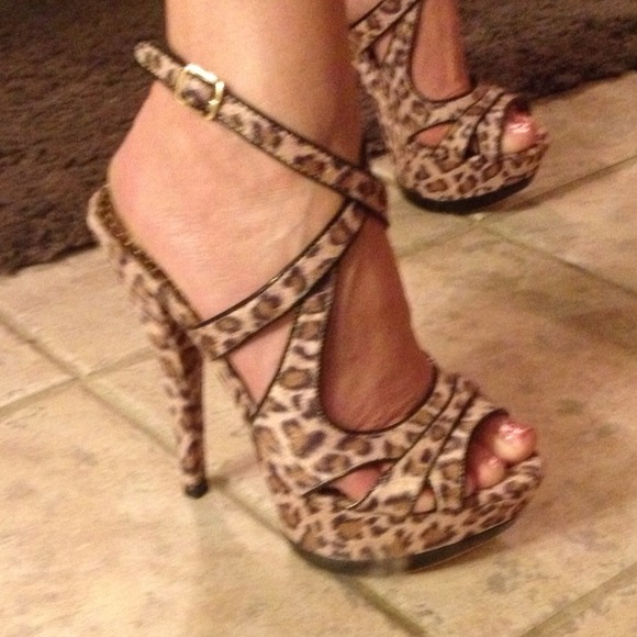 Sexy Leopard Stilettos - Picture 2 of 4