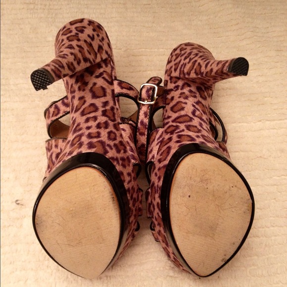 Sexy Leopard Stilettos - Picture 4 of 4
