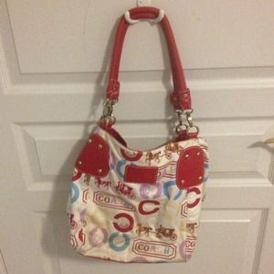 over the shoulder Coach handbag NEOGITABLE🌟