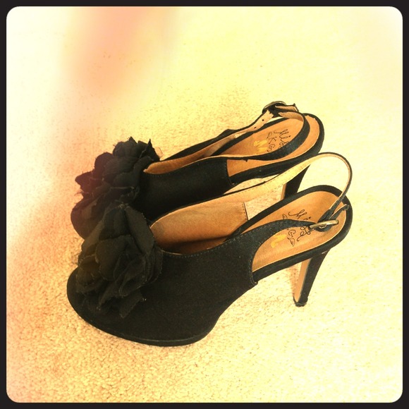 Kurt Geiger black platform peeptoe!