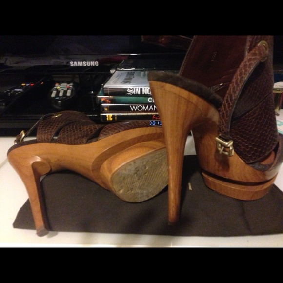 Worn once - Picture 3 of 3