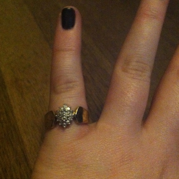 A ring - Picture 3 of 4