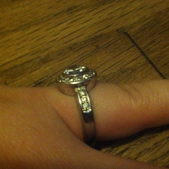 Diamond ring - Picture 3 of 4