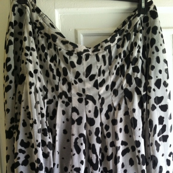 Silky, pleated, animal print skirt.