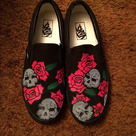 Custom shoes! Hand painted by me 😊🎨 - Picture 3 of 4