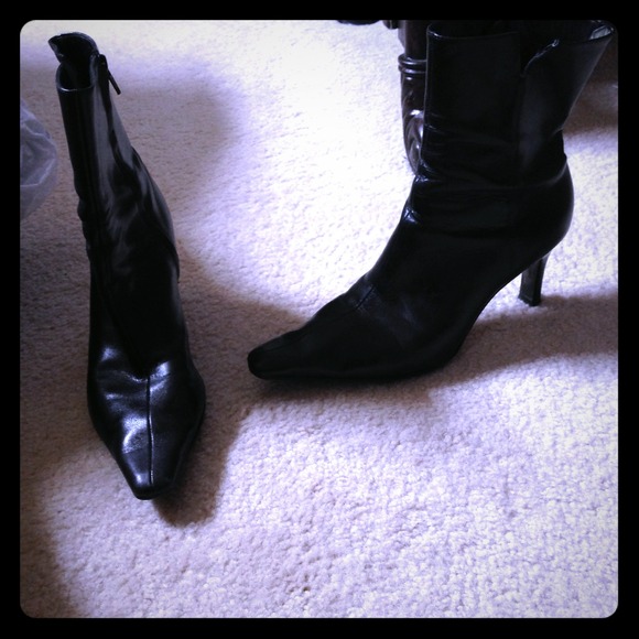 Black mini boots