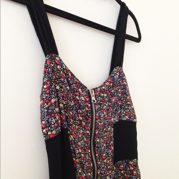 MinkPink floral mini dress with zipper - Picture 3 of 3