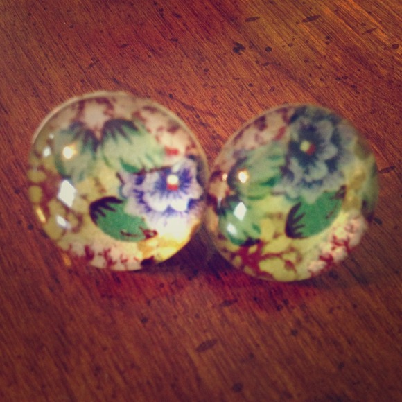 Floral Studded Earrings
