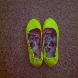 Bright yellow flats! Worn twice !
