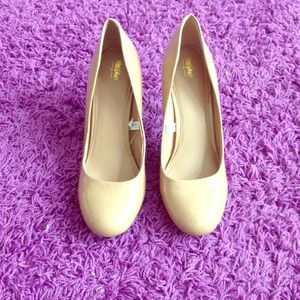 mossino nude shoes never worn
