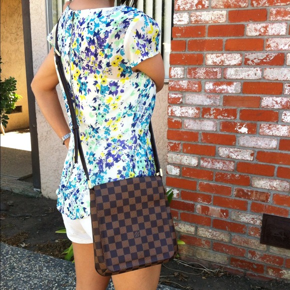 🎉🎉SOLD LOCALLY🎉🎉Authentic LV Ebene Musette PM - Picture 4 of 4