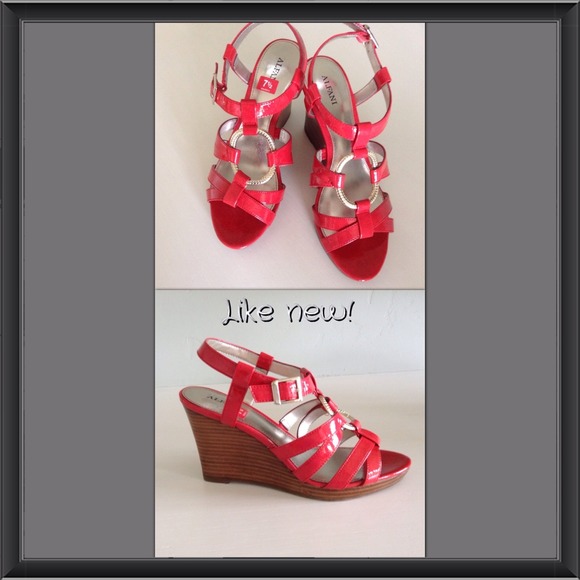 ❗️💕Reduced❗️Coral Red Patten Sandal😊