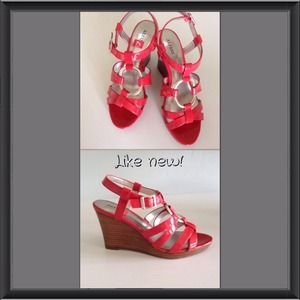 ❗️💕Reduced❗️Coral Red Patten Sandal😊