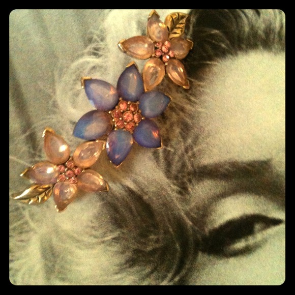 monet Jewelry - 📦SOLD📦 Lovely Vintage Brooch