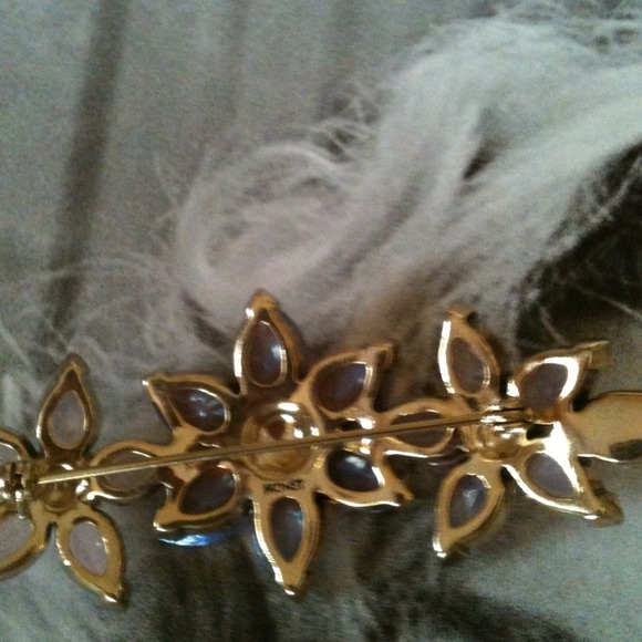 📦SOLD📦 Lovely Vintage Brooch - Picture 3 of 4