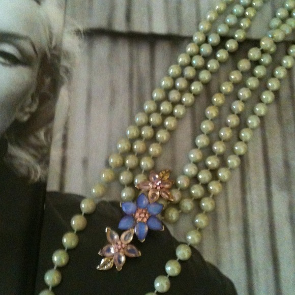 📦SOLD📦 Lovely Vintage Brooch - Picture 4 of 4