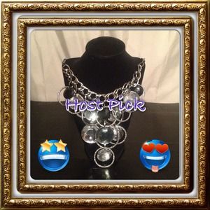 🎉Host Pick 🎉NEW Unique Ashley Stewart Necklace