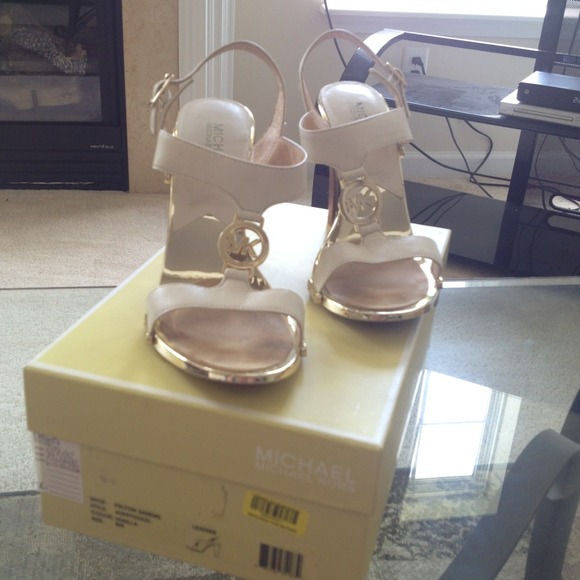 ⚡FLASH SALE⚡White and Gold Michael Kors sandals