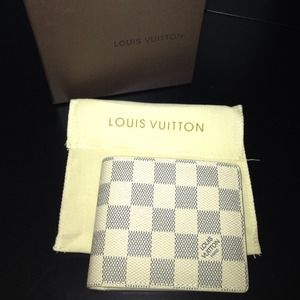 Brand new Louis Vuitton white dernier wallet
