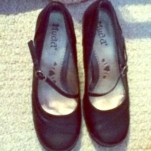 📛TRADED📛Plain black Mudd heels!
