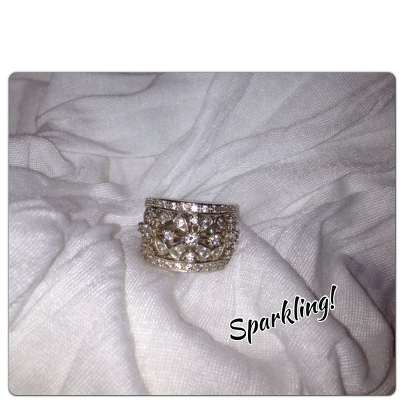 Reserved! @ doxin Flowered CZ's Band Ring