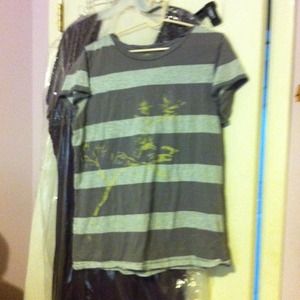 Gray Old Navy striped short sleeve tee!
