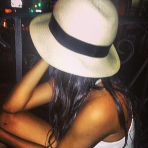 Beautiful hat. Worn once!
