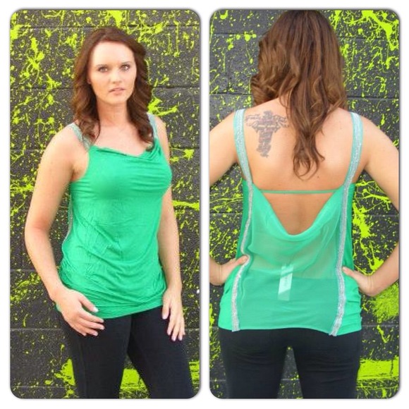 Green low back top π - Picture 4 of 4