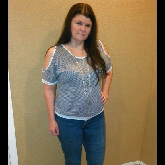 Black & white studded top - Picture 4 of 4