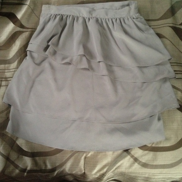 Grey ruffle skirt - Picture 1 of 1
