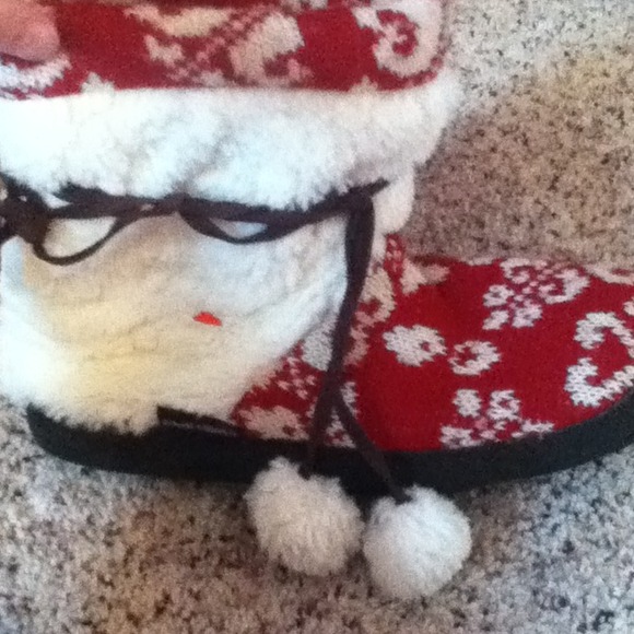 Muk-Luks (slippers) - Picture 2 of 2