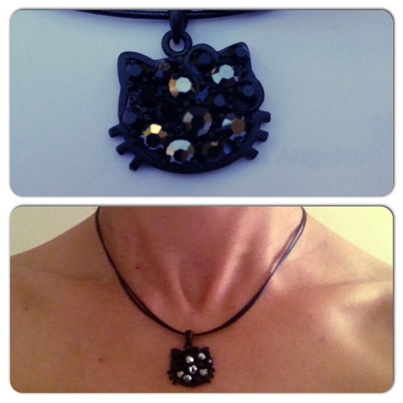 Hello Kitty crystal pendant