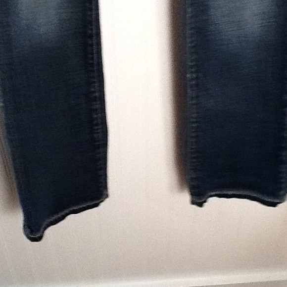 Guess Sold - Picture 2 of 3