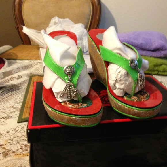 Shoes - Picture 2 of 4